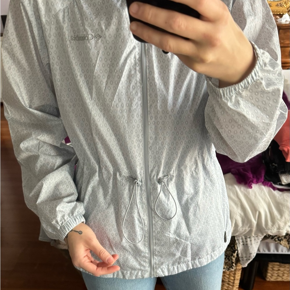 Columbia Light Gray Patterned Rain Jacket Medium - image 4